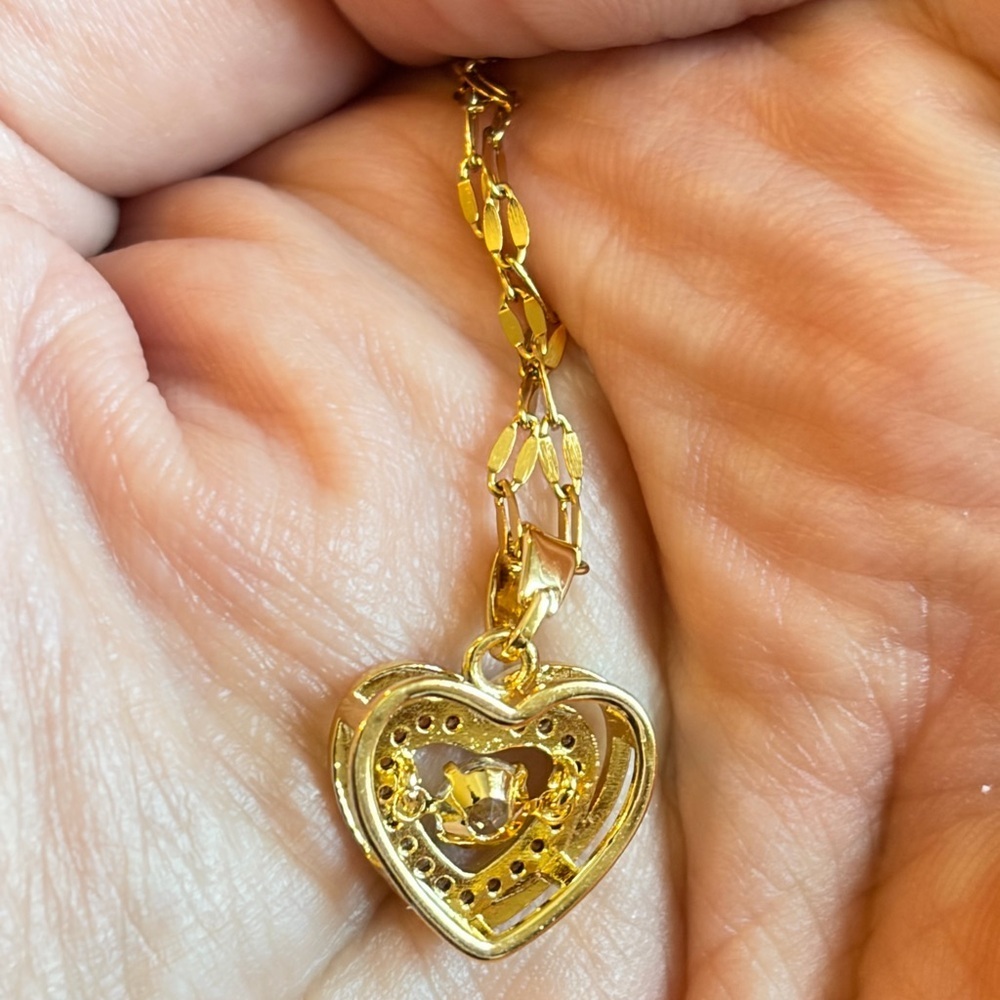 Gold Heart Necklace. - Picture 4 of 5
